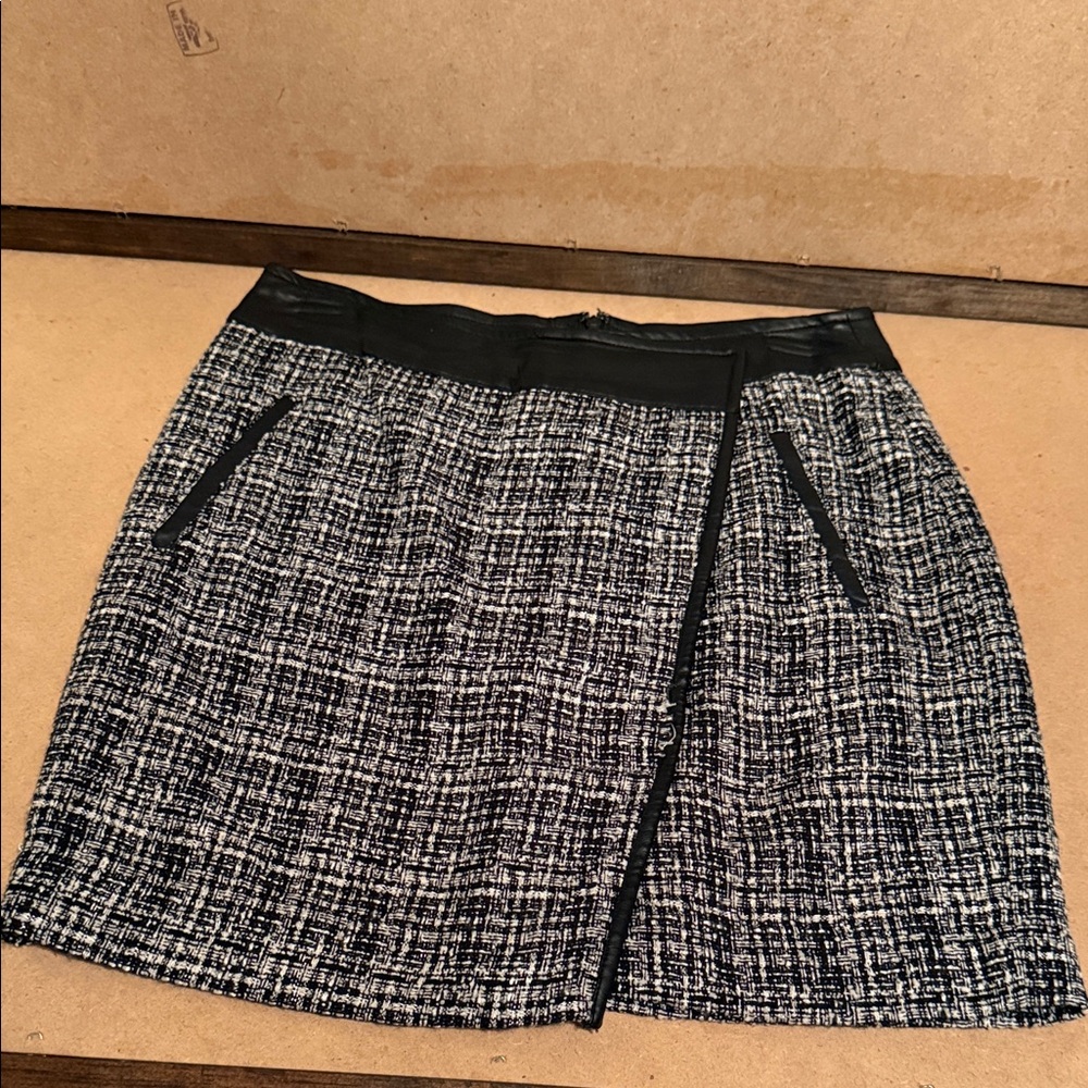 Outback Red Black and White Tweed Pencil Skirt